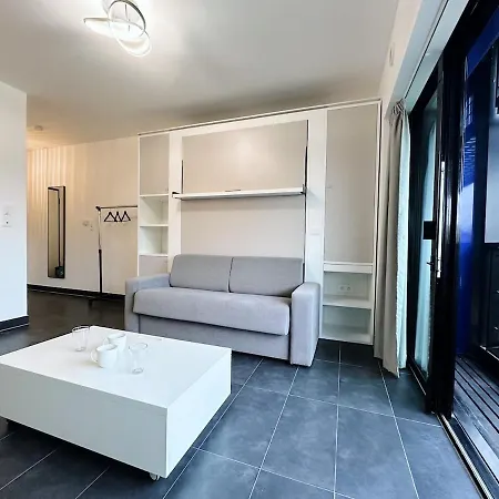 Apartman Modern With View In *
