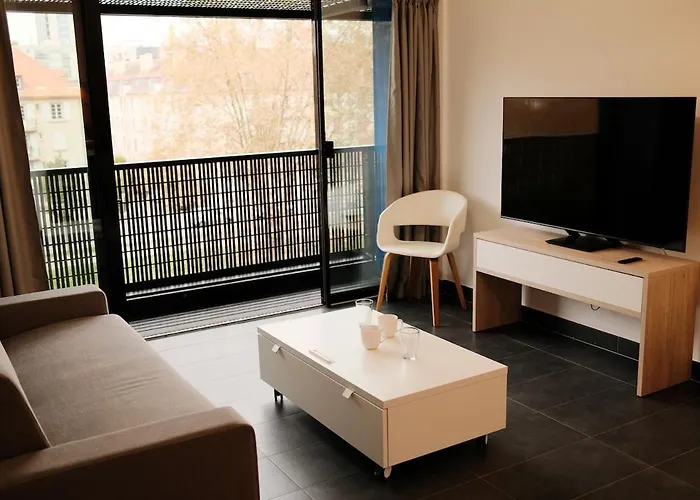 Lejlighed Modern With View In *